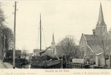 6814 Gezicht op het Gein te Abcoude (gemeente Abcoude-Proostdij), uit het noordoosten, met op de rivier een vrachtschip ...